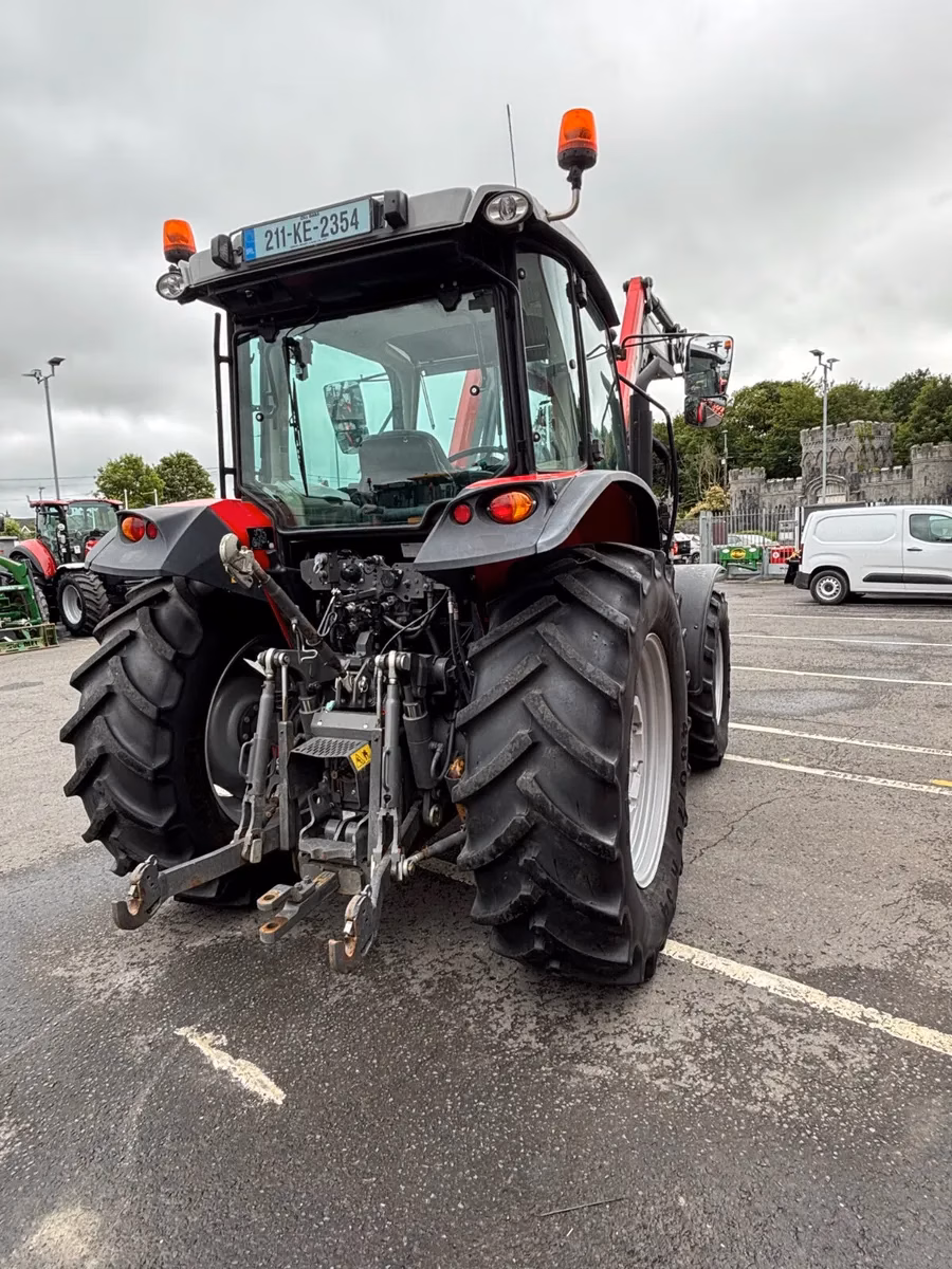 Used 2021 Massey Ferguson 5711 M Tractor with Quicke Q4 Loader for Sale - Image 6