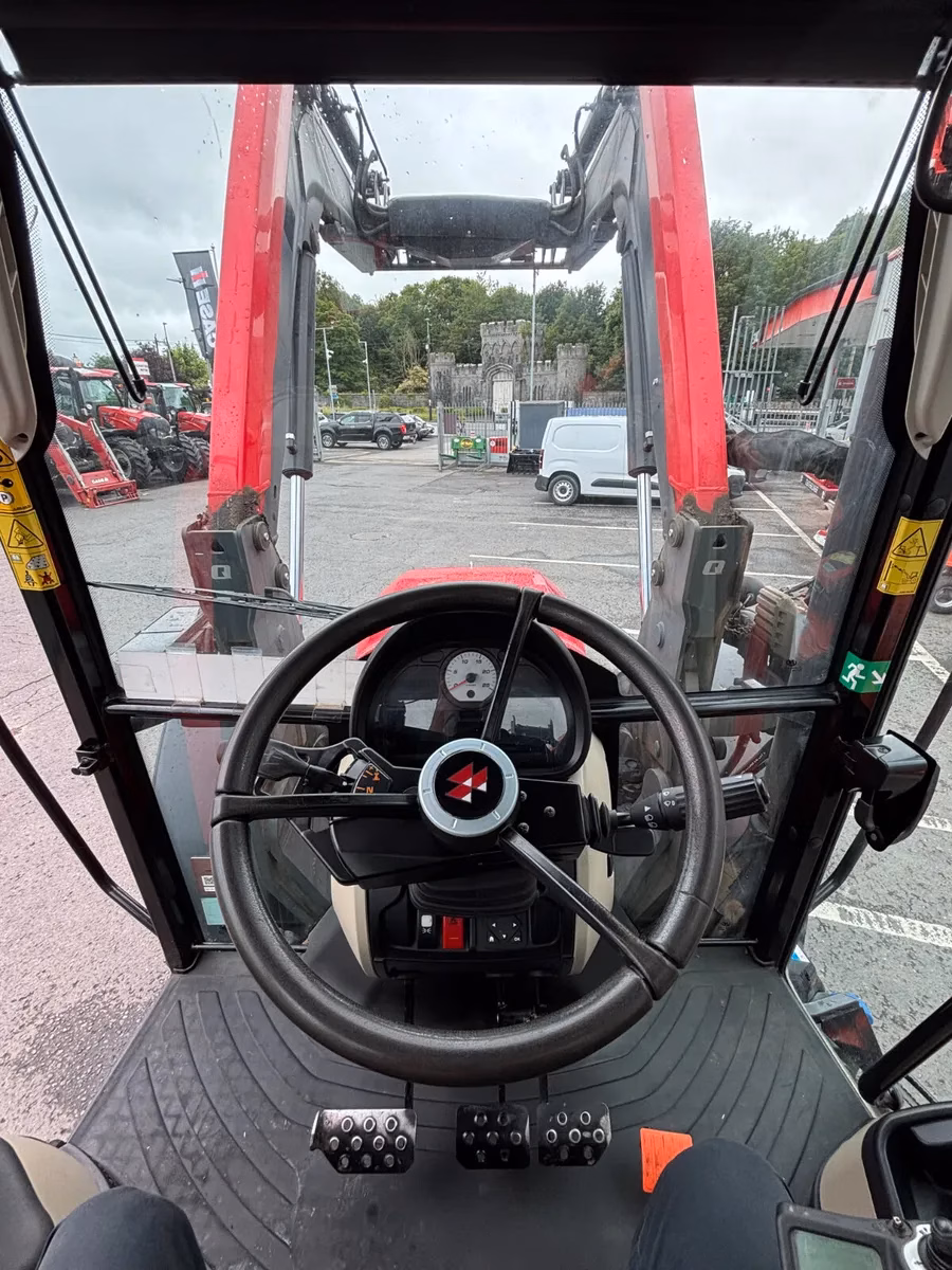 Used 2021 Massey Ferguson 5711 M Tractor with Quicke Q4 Loader for Sale - Image 5