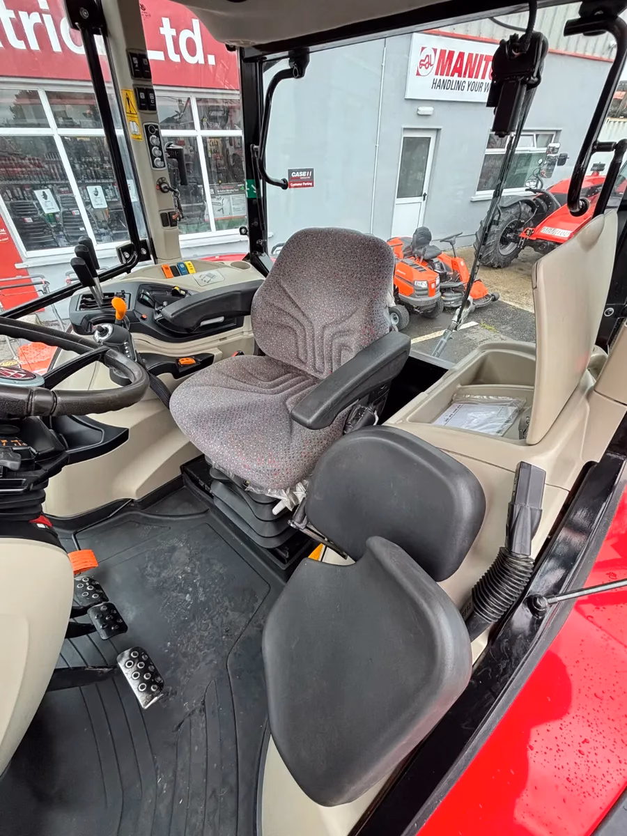 Used 2021 Massey Ferguson 5711 M Tractor with Quicke Q4 Loader for Sale - Image 3